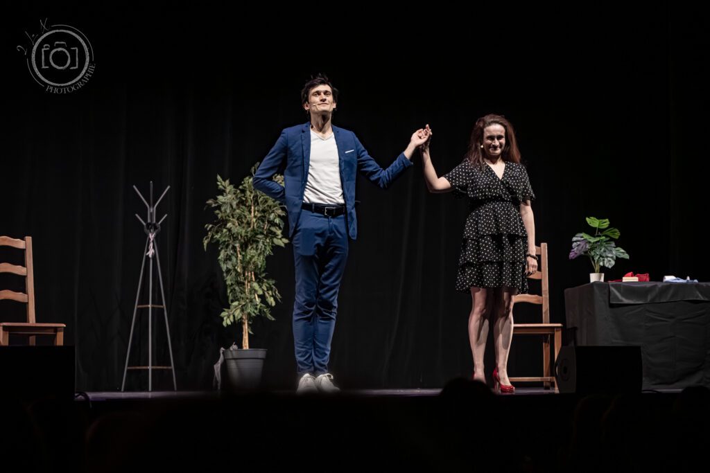 Bild, das darstellt C'est décidé je deviens une connasse