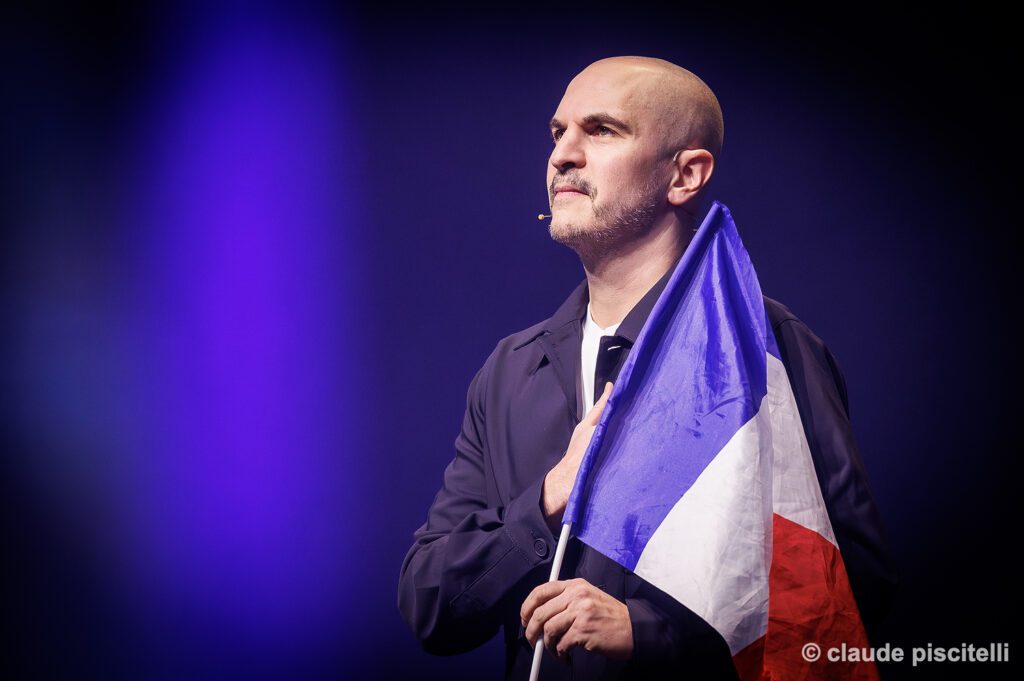 Bild, das darstellt Julien Strelzyk bringt Franzosen und Luxemburger im CASINO 2000 zum Lachen